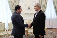 Սուրեն Պապիկյանը հանդիպել է Իրանի Իսլամական Հանրապետության նախագահ Մասուդ Փեզեշքիանի հետ