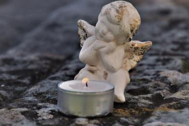 7 տարի երեխայի մահն էր սգում, կոնֆետ տանում գերեզմանին. ապօրինի որդեգրման հերթական դեպքը