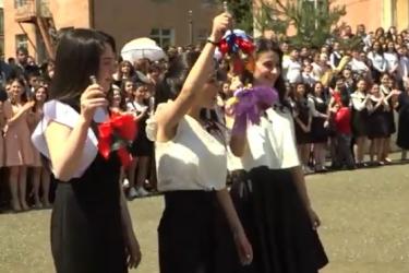 Հայաստանի դպրոցներում հնչեց վերջին զանգը