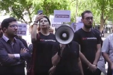 Քոչարյանի աջակիցները բողոքի ակցիա են իրականացնում ԲԴԽ-ի դիմաց 