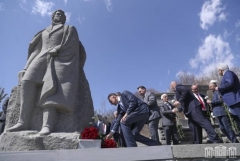Վանաձոր-Տաշիր ավտոճանապարհի Պուշկինի ոլորաններ կոչվող հատվածում տեղադրվել է Ալեքսանդր Պուշկինի արձանը