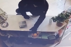 Դանակի գործադրմամբ ավազակություն Սիսիանում