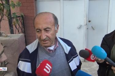 ԱԱԾ–ն այցելել է Հրայր Թովմասյանի հայրական տուն. հայտնի է, թե ինչ են հարցրել նրան 