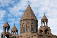 Մեր անվերապահ հավատարմությունն ենք հայտնում Մայր Աթոռ Սուրբ Էջմիածնին և նրա ազգընտիր գահակալին՝ Ն.Ս.Օ.Տ.Տ. Գարեգին Բ Ամենայն Հայոց Կաթողիկոսին․ արքեպիսկոպոսների և եպիսկոպոսների հայտարարությունը