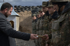 Բանակում չի կարող լինել երկակի ենթակայություն. Պապիկյան