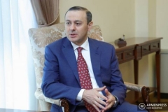 Հայաստանի ԱԽ քարտուղարը մանրամասներ է հայտնել Ադրբեջանի նախագահի օգնականի հետ հանդիպումից