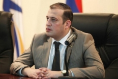 Տպավորություն են ստեղծում,որ Սյունիքը ՀՀ մարզ չէ այլ մի առանձին կղզի կամ Հայաստանին կպած տարածք. Վահան Բաբայան