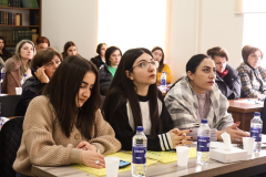 Աշակերտների հետ մի ալիքի վրա. ինչպես են Հայաստանի ուսուցիչները սովորում տիրապետել նեյրոնային ցանցերին, խաղային մեթոդներին, հուզական ինտելեկտին, ոգեշնչվելով Սարյանով