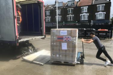 Լոնդոնում ուսանող երկու հայ երիտասարդ դիմակներ են ուղարկել Հայաստան