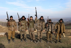 Սյունիք հասած հայ–ադրբեջանական սահմանին մեր տղաները շտապում են առավելագույն բարենպաստ դիրքերում ամրապնդվել