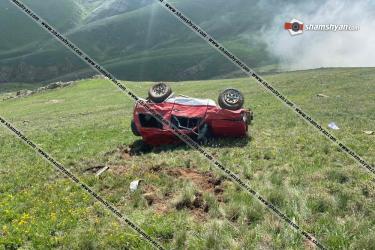 Խոշոր ավտովթար Սյունիքի մարզում. 40-ամյա վարորդը Mitcubishi Pajero-ով մոտ 200 մետր մի քանի պտույտ գլորվելով, կողաշրջված վիճակում հայտնվել է դաշտում