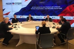 Զոհրաբ Մնացականյանը փակ քննարկում-հանդիպում է ունեցել ռուս փորձագետների և քաղաքագետների հետ