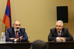 Վարչապետ Նիկոլ Փաշինյանն այցելել է Վլադիվոստոկի Սուրբ Գևորգ Հայ Առաքելական եկեղեցի, որտեղ հանդիպում է ունեցել տեղի հայ համայնքի ներկայացուցիչների հետ