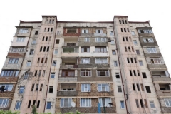 Ստեփանակերտում կատարվում է իննհարկանի շենքի սեյսմամեկուսացման եզակի աշխատանք