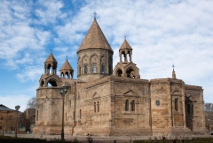 Հորդորում ենք դատական համակարգին և պատկան մարմիններին գործել օրինականության դաշտում և անհապաղ ազատ արձակել Տ. Միքայել արքեպիսկոպոս Աջապահյանին․ Մայր Աթոռ