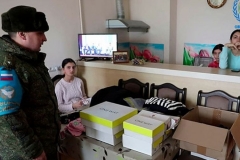 Ռուս խաղաղապահները հասցեական հումանիտար օգնություն են փոխանցել Ստեփանակերտում բնակվող բազմազավակ ընտանիքին. ՌԴ ՊՆ