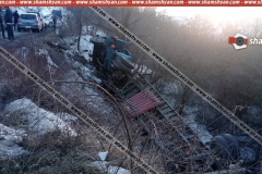 Խոշոր ավտովթար Գորիս-Արցախ ճանապարհին. ЗИЛ 130 կցորդիչով բեռնատարը կողաշրջվելով հայտնվել է ձորում