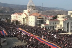 ՈՒՂԻՂ. Համաժողովրդական հանրահավաք Ստեփանակերտի Վերածննդի հրապարակում