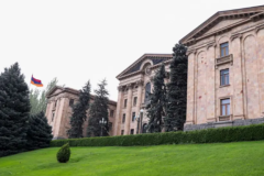 ԱԺ-ն ընդունեց զինծառայությունից խուսափած 27-37 տարեկան քաղաքացիներին քրեական պատասխանատվությունից ազատելու մասին օրենքի նախագիծը