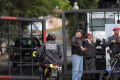 Հարձակումներ Վենեսուելայում, երկրում արտակարգ դրություն է հայտարարվել