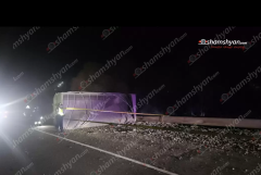 Խոշոր ավտովթար՝ Սյունիքի մարզում. «ՖՐԵՇ ԼՈԳԻՍՏԻԿ» ՍՊԸ-ին պատկանող «Howo» բեռնատարը Ձագիկավան բնակավայրում կողաշրջվել է. կա վիրավոր