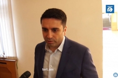 Դա մասնավոր զրույց է եղել. Ալեն Սիմոնյանը մանրամասներ չներկայացրեց Քոչարյանի դատի վերաբերյալ Փաշինյանի ձայնային հաղորդագրության մասին (տեսանյութ)