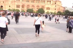 ՈՒՂԻՂ. Փաշինյանն ու իր կողմնակիցները տոնում են հաղթանակը Հանրապետության հրապարակում