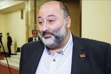 Այս վարկերը խորացնում են աղքատությունը. Վարազդատ Կարապետյան