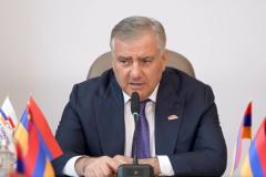 Սամվել Կարապետյանը պատասխանում է հայաստանյան հեռուստաընկերությունների հարցերին