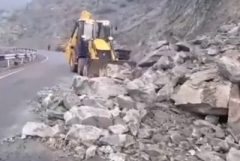 Քարաթափում Մեղրիի լեռնանցքում․ ճանապարհահատվածը միակողմանի փակ է (վիդեո)