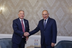 Նիկոլ Փաշինյանը հանդիպել է ԱՄՆ նախագահի հատուկ բանագնաց Սթիվ Ուիթքոֆի հետ (տեսանյութ)