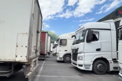 «Կառավարությունից մեկը թող գա, 22 օր մեքենայի մեջ քնի». Լարսում անելանելի վիճակում հայտնված վարորդներն ահազանգում են (Տեսանյութ). Armat Media