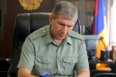 Սահմանադրությունը Գլխավոր շտաբի պետին տալիս է հատուկ կարգավիճակ եւ չի լիազորում ո՛չ Հանրապետության նախագահին, ո՛չ վարչապետին նրան ազատելու հնարավորությամբ