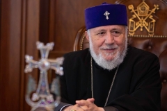 Այսօրվա անկայուն աշխարհում շատ հոգսեր ծանրացած են նաև կանանց ուսերին. Գարեգին Երկրորդի ուղերձը Կանանց տոնի առիթով