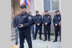 Գորիսի ոստիկանապետը շարունակում է պահակությունը պետական քոլեջում