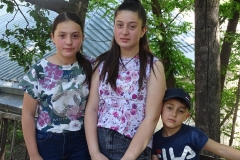 Խոզնավարում էինք. կյանքը բնականոն հուն է մտնում, երեկ տարհանված երեխաները գյուղ են վերադառնում