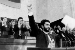 1990 թվականի օգոստոսի 23-ին Հայկական ԽՍՀ Գերագույն խորհուրդն ընդունեց Հռչակագիր Հայաստանի անկախության մասին