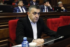 Առիթ եք տալիս, որ ողջ հայությունը գա այն եզրակացությանը, որ ուղղակի սպասարկում եք թուրք-ադրբեջանական տանդեմի շահերը․ Արմեն Ռուստամյանը՝ ՔՊ-ին