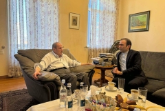 Տեր-Պետրոսյանը հանդիպել է Իրանի դեսպանի հետ