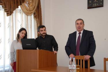 Կրթության եւ գիտության նախարարը հանդիպել է Կապանի ուսանողների հետ