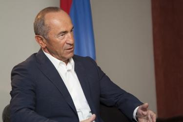 Փաստաբանների կողմից ներկայացված ինքնաբացարկի միջնորդությունը մերժվեց. Ռուբեն Մխիթարյանը կշարունակի քննել Ռոբերտ Քոչարյանի գործը