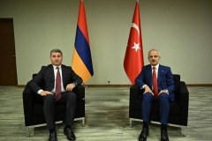 Ստամբուլում Գնել Սանոսյանը հանդիպել է Թուրքիայի տրանսպորտի և ենթակառուցվածքների նախարարի հետ