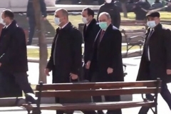 «Թուրք», «դավաճան». այս վանկարկումների ներքո Նիկոլ Փաշինյանը մտավ կառավարական 3-րդ մասնաշենք