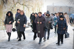 Գորիսի համայնքապետի առաջին տեղակալ Արտյոմ Աղաջանյանի գլխավորությամբ՝ համայնքապետարանի աշխատակիցները, մի շարք գորիսեցիներ հարգանքի տուրք են մատուցել ավերիչ երկրաշարժի զոհերի հիշատակին