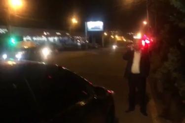 Զինված ոստիկանները Երևանում կանգնեցրել են Վիտալի Բալասանյանի ավտոմեքենան /տեսանյութ/