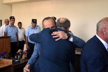 Արցախի նախագահ Բակո Սահակյանը եւ նախկին նախագահ Արկադի Ղուկասյանը ժամանեցին դատարան (ուղիղ)