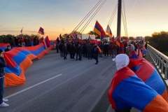 Եվրոպայի մի շարք երկրներում հայերը փակել են բոլոր եվրոպական միջպետական ճանապարհները, պահանջում են Արցախի անկախության ճանաչում (լուսանկարներ)