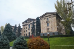 ԱԺ–ն առաջին ընթերցմամբ ընդունեց Ընտրական օրենսգրքի աղմկահարույց փոփոխությունը. Կողմ էին միայն ՔՊ–ականները