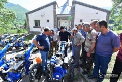 Սյունիքի Շիկահող, Ուժանիս, Բարգուշատ, Խդրանց, Սրաշեն գյուղերին տրամադրվեցին մոտոբլոկներ և խոտհնձիչներ