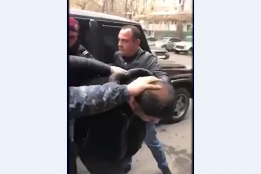 Տարեց տաքսիստին փողոցում ծեծած «Մերսեդեսի» վարորդը հայտնաբերվել ու բերման է ենթարկվել Ոստիկանություն. ՏԵՍԱՆՅՈՒԹ 